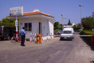 L'ingresso del consorzio di Rosa Marina. Foto ostuni.info