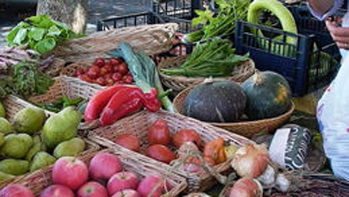 mercato km 0 frutta e verdura fruttivendolo ortofrutta