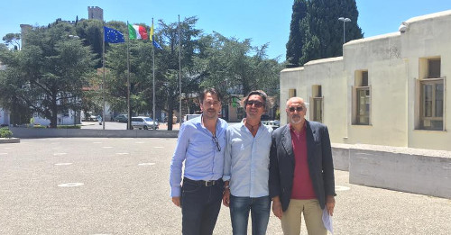 Antonio Andrisano a Oria con gli assessori Umberto Peluso (a sinistra) ed Egidio Conte, vicesindaco (a destra)