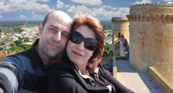 Marco Greco e sua moglie Filomena in un bello scatto dal castello di Oria