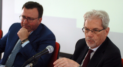 A sinistra il presidente del Consorzio Asi Domenico Bianco, a destra il ministro Caludio De Vincenti