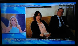 Daniela Maglie in compagnia dell'avvocato Antonio Sartorio durante una trasmissione televisiva